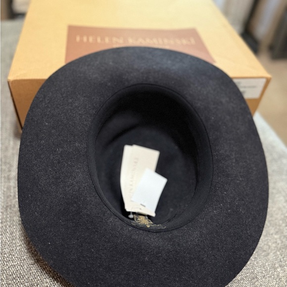 Helen Kaminski black Stylish hat (still has label) main image 5